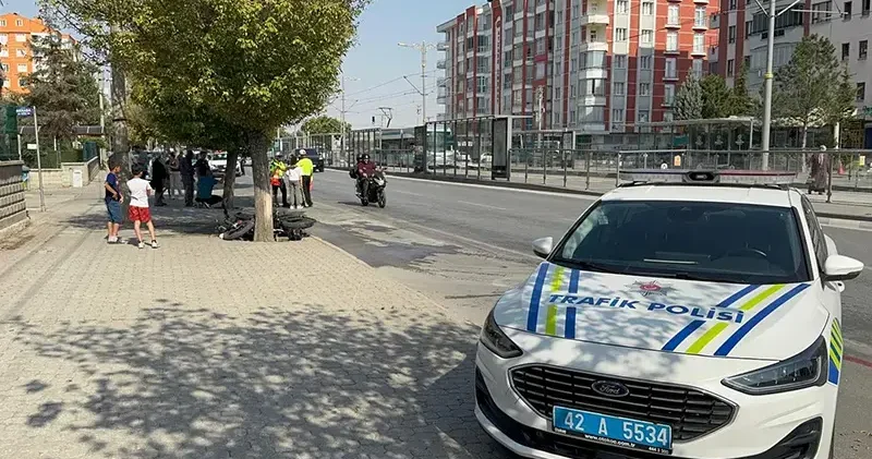 Motosiklet, bisiklete ve ağaca çarptı: 2 ölü