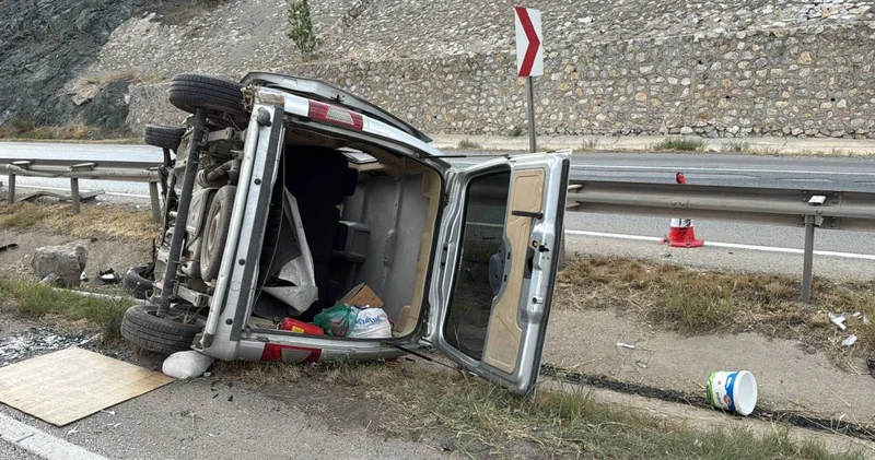 Bariyerlere çarpıp kanalda durdu: 80 yaşındaki yolcu hayatını kaybetti