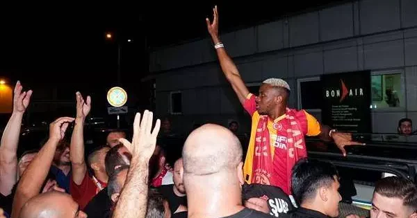 Binlerce kişi Osimhen için havalimanına akın etti