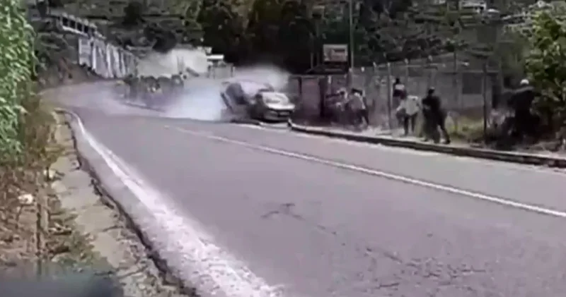 Ralli aracı ortalığı kan gölüne çevirdi! Çok sayıda ölü ve yaralı var