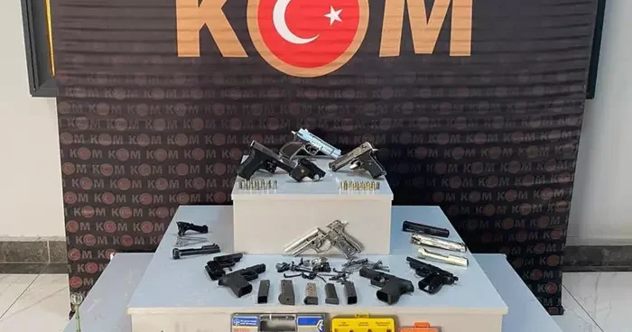 Uşak’ta çok sayıda ruhsatsız silah ele geçirildi