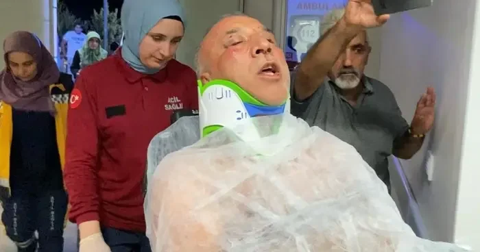 Müziğin sesini kısın diyen emekli polis memurunu darbedip bıçakladı