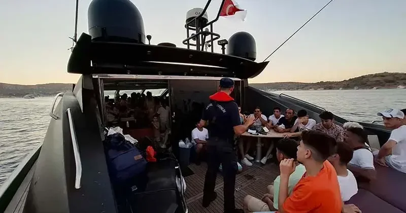 Bodrum da motoryatta 72 kaçak göçmen yakalandı