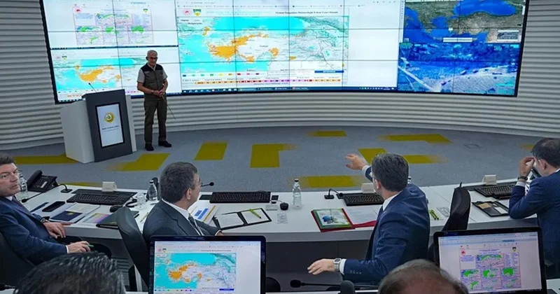 Orman yangınlarıyla ilgili kritik toplantı! Bakan Yumaklı: Riskleri dikkate alarak mücadelemizi sürdüreceğiz