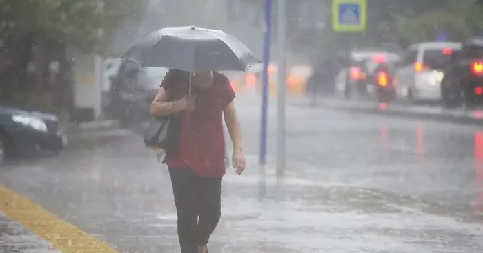 Türkiye de hava durumu alarmı: Sağanak yağışlar ve kuvvetli rüzgarlar uyarısı! İstanbul da yağış mı bekleniyor?