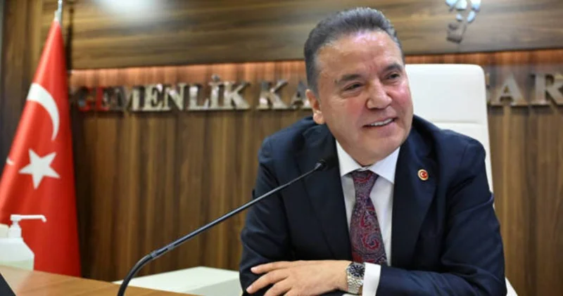 Antalyalılardan Muhittin Böcek e destek: Bu günler geçecek