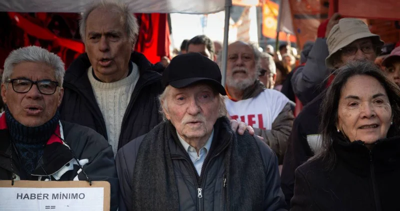 Emeklinin canına tak etti: Zam beklerken dayak yedi