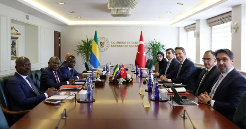 Bakan Bayraktar, Gabonlu bakanlarla görüştü