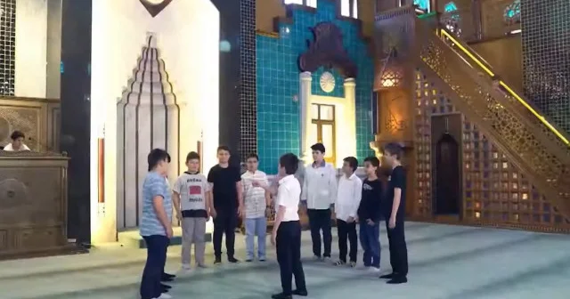 Yerinde dur şarkısına İslami versiyon: Camide Kul VİDEO İZLE