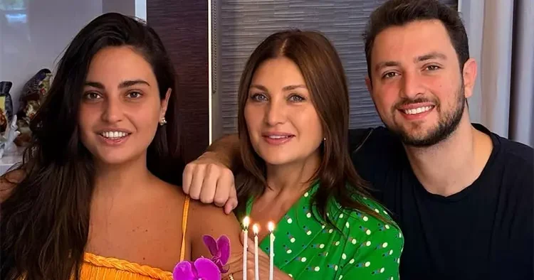 Aile arasında doğum günü kutlaması... Sibel Can 55 oldu!