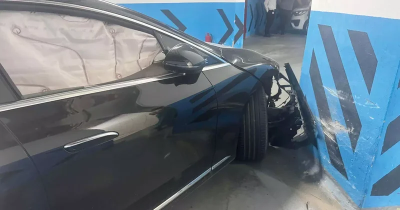 Vale lüks otomobili pert etti