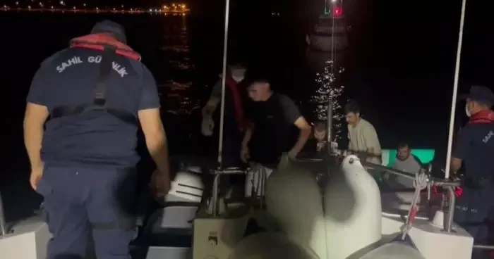 İzmir açıklarında 40 düzensiz göçmen yakalandı