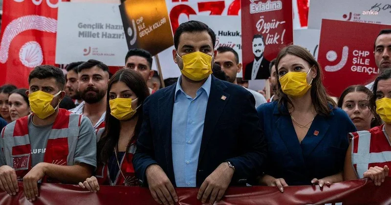 CHP li gençler Murat Çalık a destek için sarı maske taktı