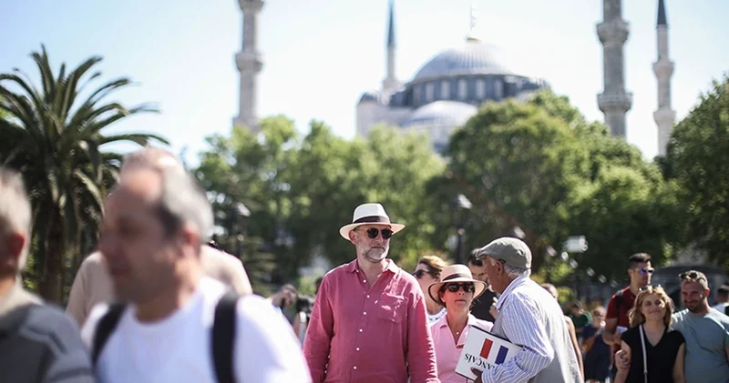 Yılın ikinci çeyreğinde turizm geliri 16 milyar 284 milyon 322 bin dolar oldu