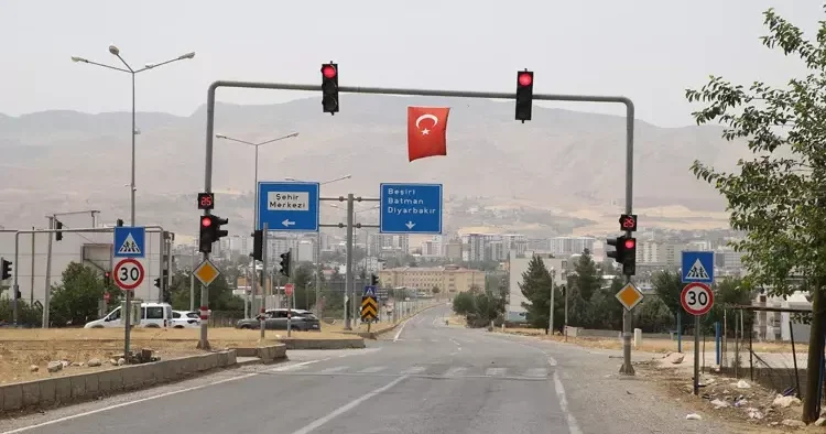 İlçede sıcaklık 47 dereceyi aştı! Sokaklar boş kaldı Ömrümce böyle bir sıcaklıkla karşılaşmadım