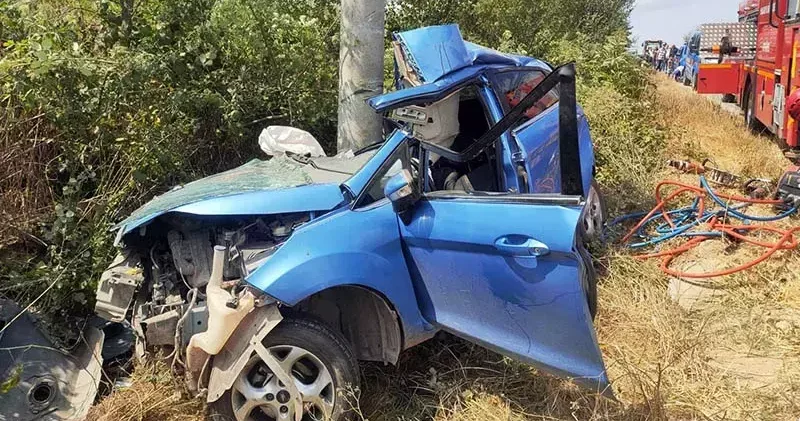 Otomobil beton direğe çarptı; 2 çocuk öldü