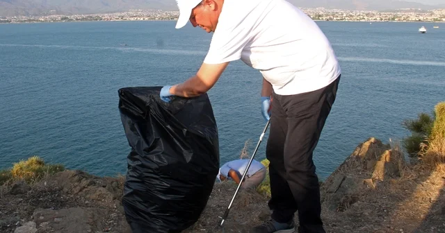Fethiye de gönüllülerin katılımıyla plaj ve koylarda çevre temizliği yapıldı Muğla Haberleri