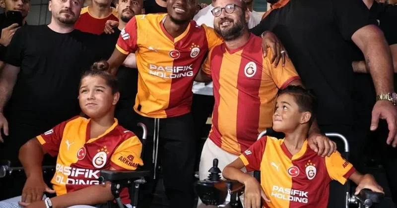 Sosyal medyada tarih yazıldı! Osimhen in iki aylık maaşını taraftar çıkardı