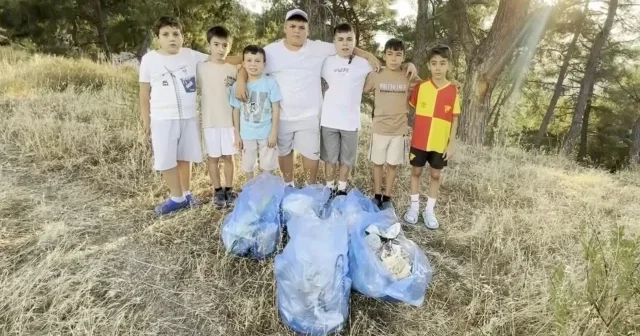 Küçük yüreklerden büyük duyarlılık: Yangın sonrası çöpleri toplayarak örnek oldular VİDEO İZLE