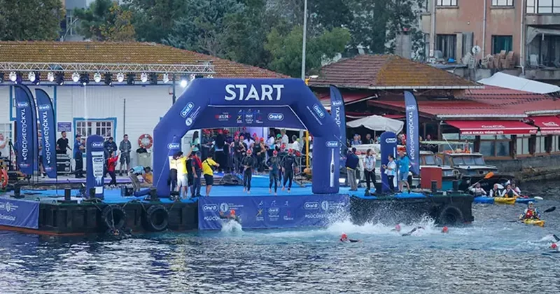 Dünya spor tarihinde bir ilk gerçekleşti! İstanbul, Asya ve Avrupa Triatlon Şampiyonalarını buluşturdu Spor Haberleri
