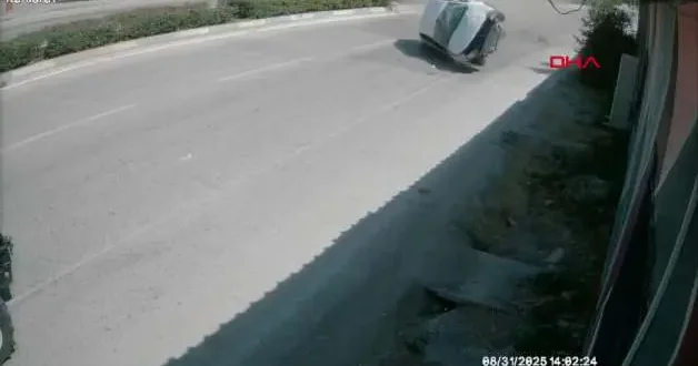 Karşı şeride geçip defalarca takla atan araç herkesi korkuttu