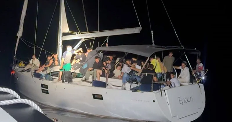 Muğla açıklarında sürüklenen teknedeki 78 düzensiz göçmen kurtarıldı