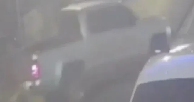 Mardin de dur ihtarına uymayan sürücü apartmana daldı VİDEO İZLE