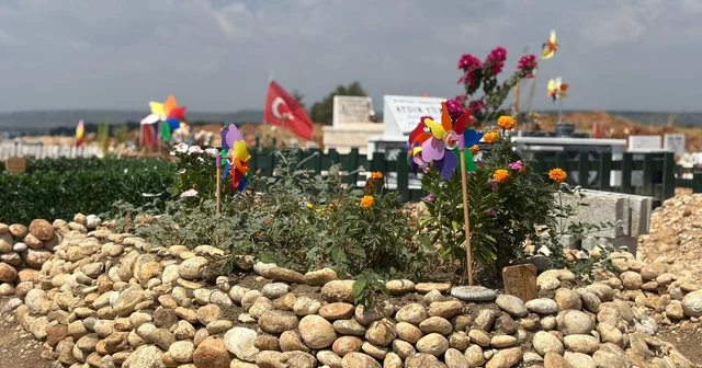 Mezarlığın hüzünlü simgeleri; rüzgar gülleri Antalya Haberleri