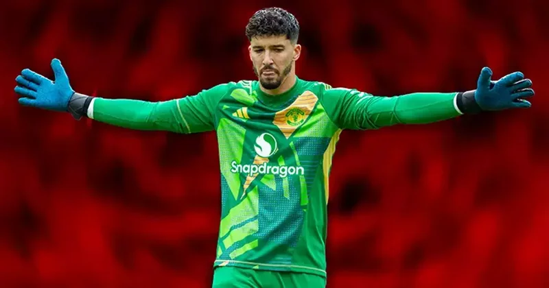 The English criticized Altay Bayındır: I don t know how he can stay at the club!