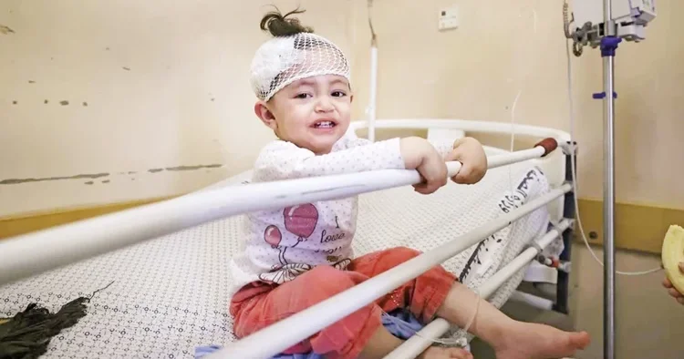 Gazzeli çocuklar tahliyeyi beklerken can veriyor