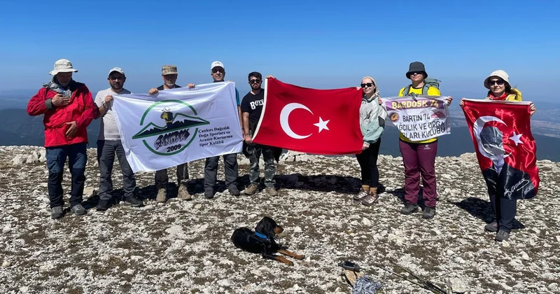 Çankırı da 30 Ağustos Zafer Bayramı nı Ilgaz Dağı nın zirvesinde kutladı Sözcü Gazetesi