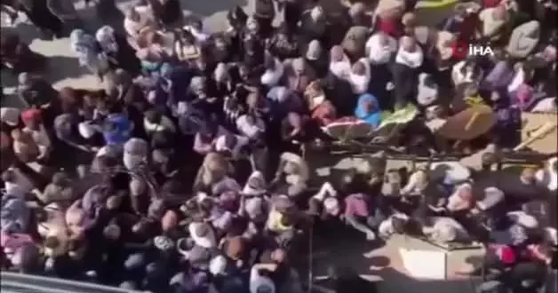 Bursa’da açılışta izdiham: 100 TL’lik ürün için vatandaş birbirini ezdi!