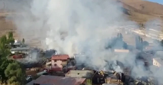 Erzurum Yakutiye’de büyük yangın: Mahallenin tamamında etkili oldu VİDEO İZLE