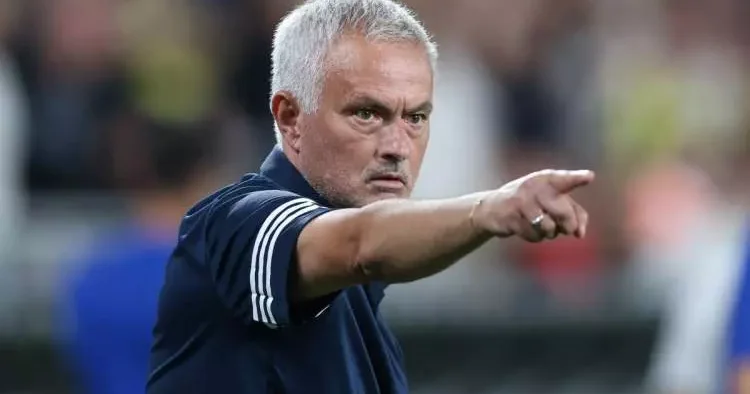 Mourinho dönemi sona erdi! Türkiye de görevden ayrılan teknik direktörler