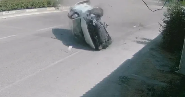 Refüje çarpan otomobil taklalar attı; kaza kamerada Bursa Haberleri