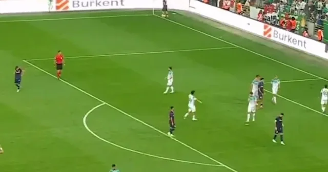 Maçta duygu dolu anlar: Spiker Emre Tilev Veysel Karani yi anlattı VİDEO İZLE