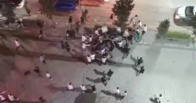 Yüksekova da taşlı sopalı kavga: 1 yaralı Hakkari Haberleri