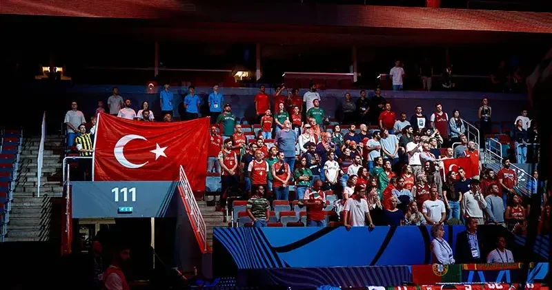12 Dev Adam namağlup son 16’da