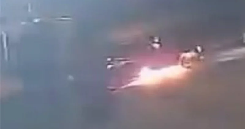 Seyir halinde alev alev yandı, yardımına çevredekiler yetişti Sözcü Gazetesi