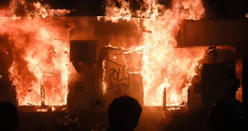 Milletvekillerine verilen ayrıcalıklar sokakta protesto edildi