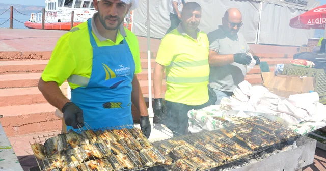Kocaeli de düzenlenen festivalde 8 bin balık ekmek dağıtıldı Kocaeli Haberleri