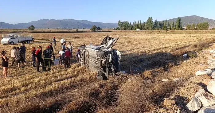 Denizli de devrilen hafif ticari araçtaki 6 kişi yaralandı