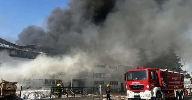 Kayseri de hırdavatçıda çıkan yangın, fabrikaya sıçradı Kayseri Haberleri