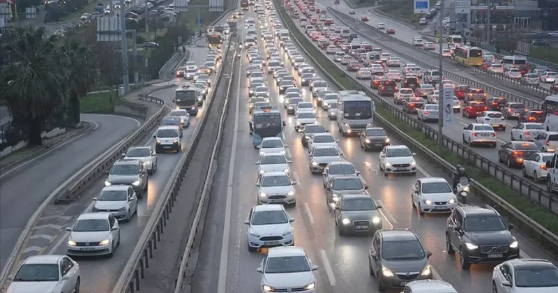 TEM Otoyolu İstanbul yönünü kullanacak sürücüler dikkat!